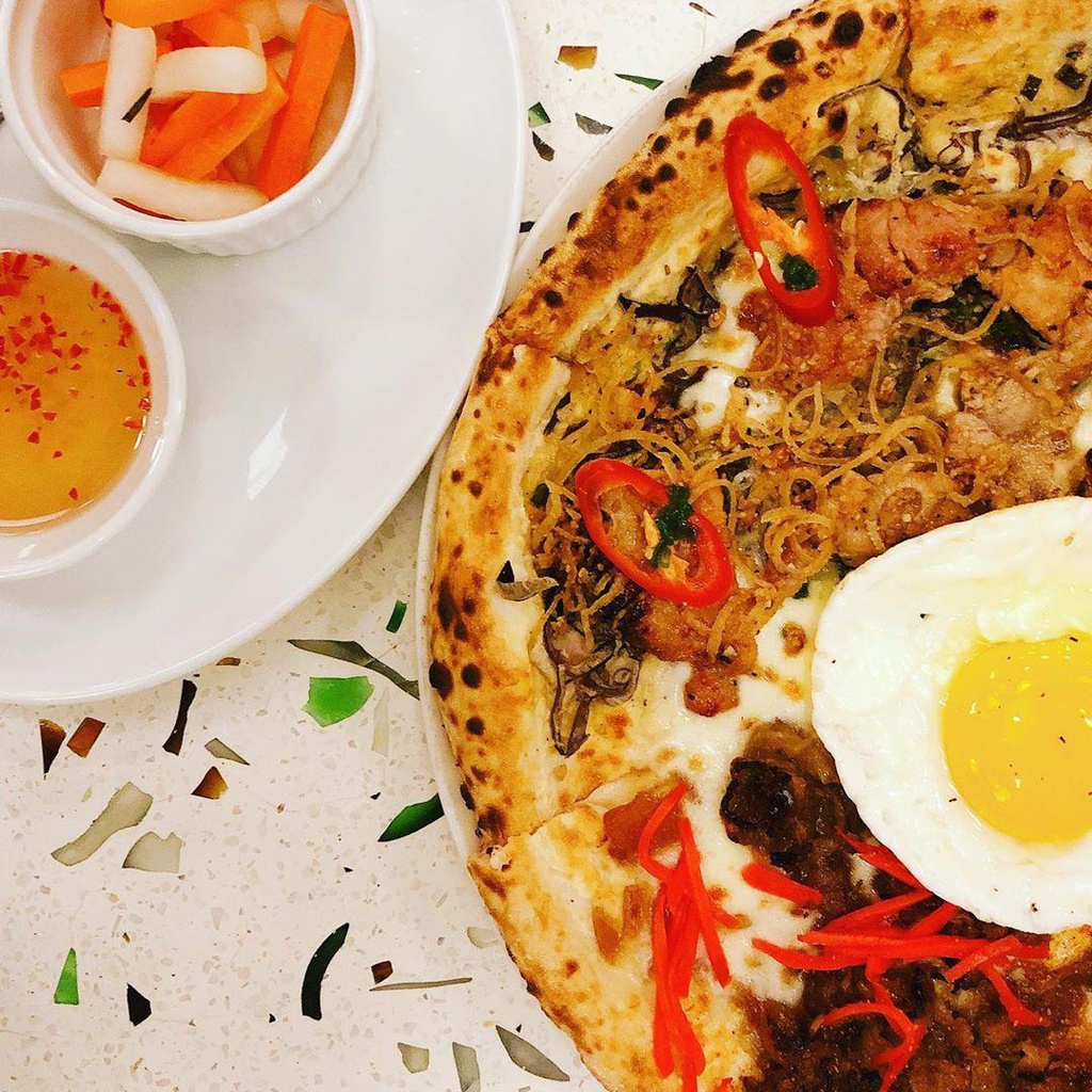 Pizza cơm tấm độc lạ tại TP.HCM