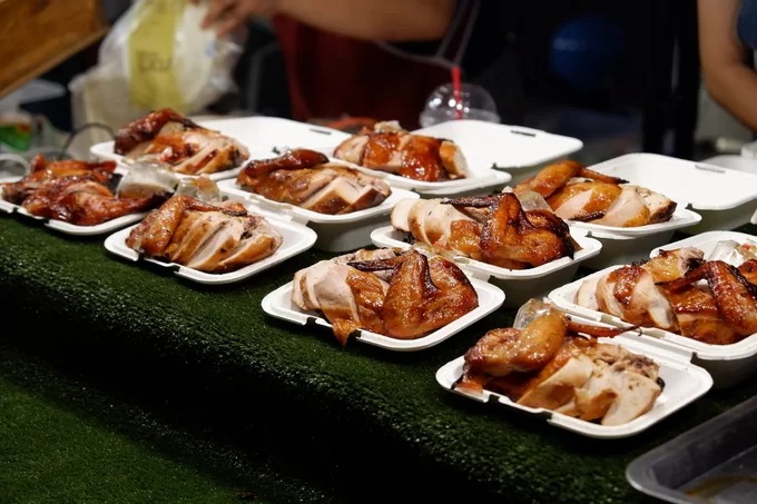 Thịt gà quay - Món ăn đường phố Chiang Mai