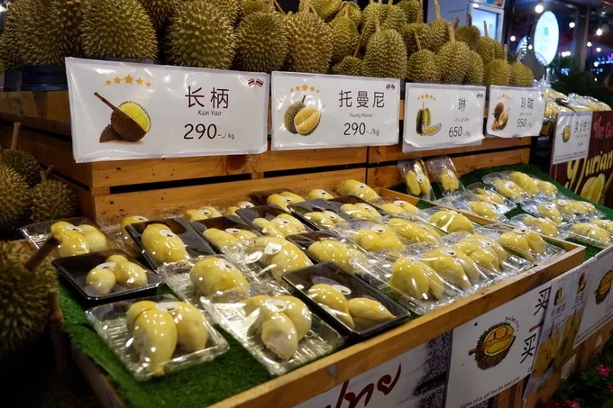 Trái cây và sầu riêng - Món tráng miệng đường phố Chiang Mai