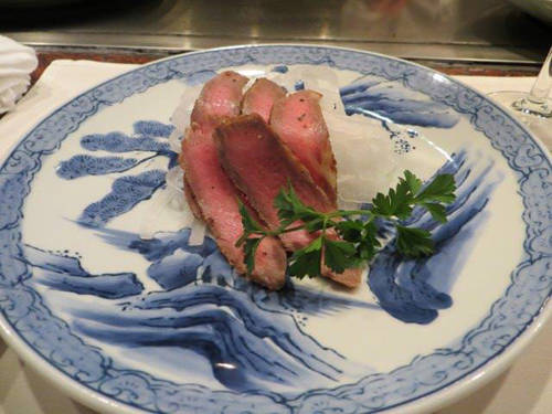 Sashimi bò Kobe Nhật Bản là món khai vị hoàn hảo
