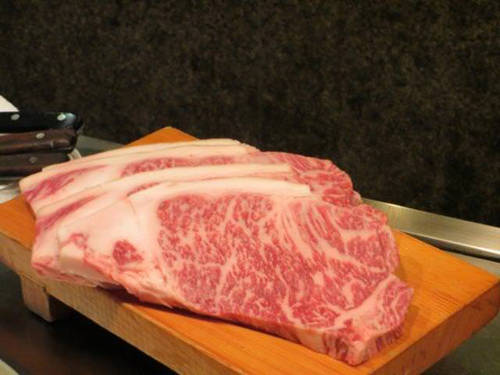 Bò Kobe – miếng ngon ‘đổi đời’ phượt thủ