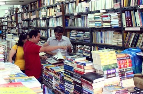 Nếu muốn mua sách giá rẻ thì bạn không thể bỏ qua con đường này.