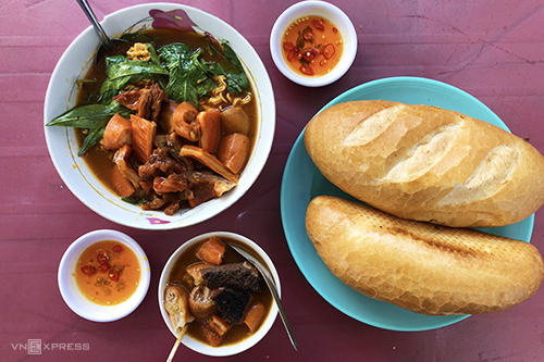 Mỗi phần bò phá lấu Sài Gòn cho một người có giá trung bình 25.000 đồng.