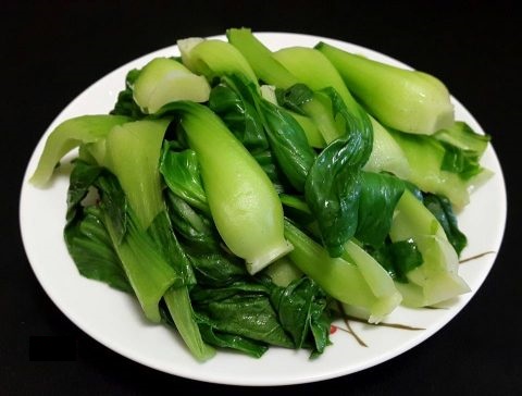 Cải thìa xào thịt bò sau khi chần rau