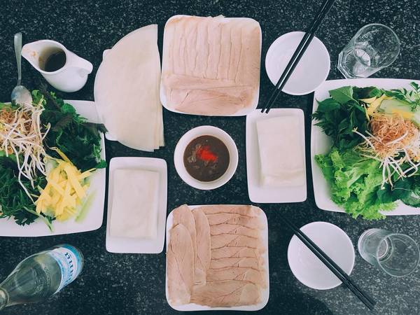 Bánh tráng cuốn thịt heo hai đầu da món ngon Đà Nẵng