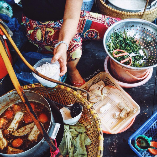 Gánh bún chiều giản dị như thế này (Ảnh: @trangnhimtron)