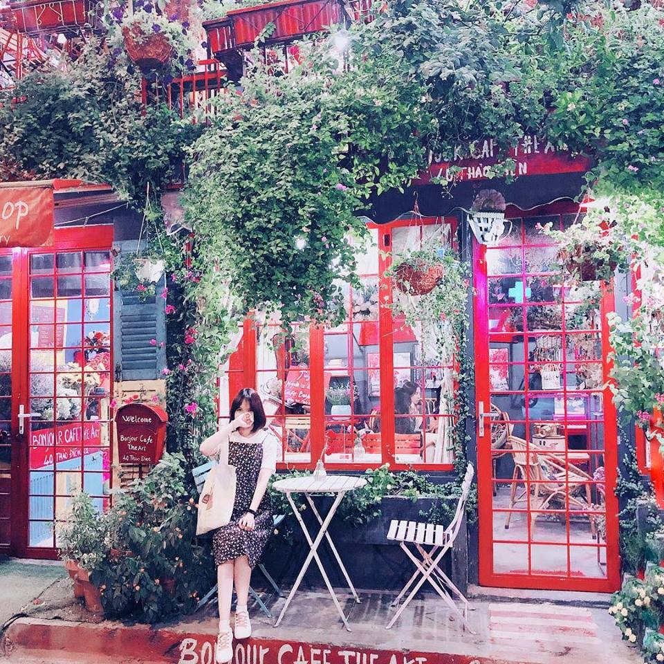 Bonjour Cafe The Art quán cafe quận 2