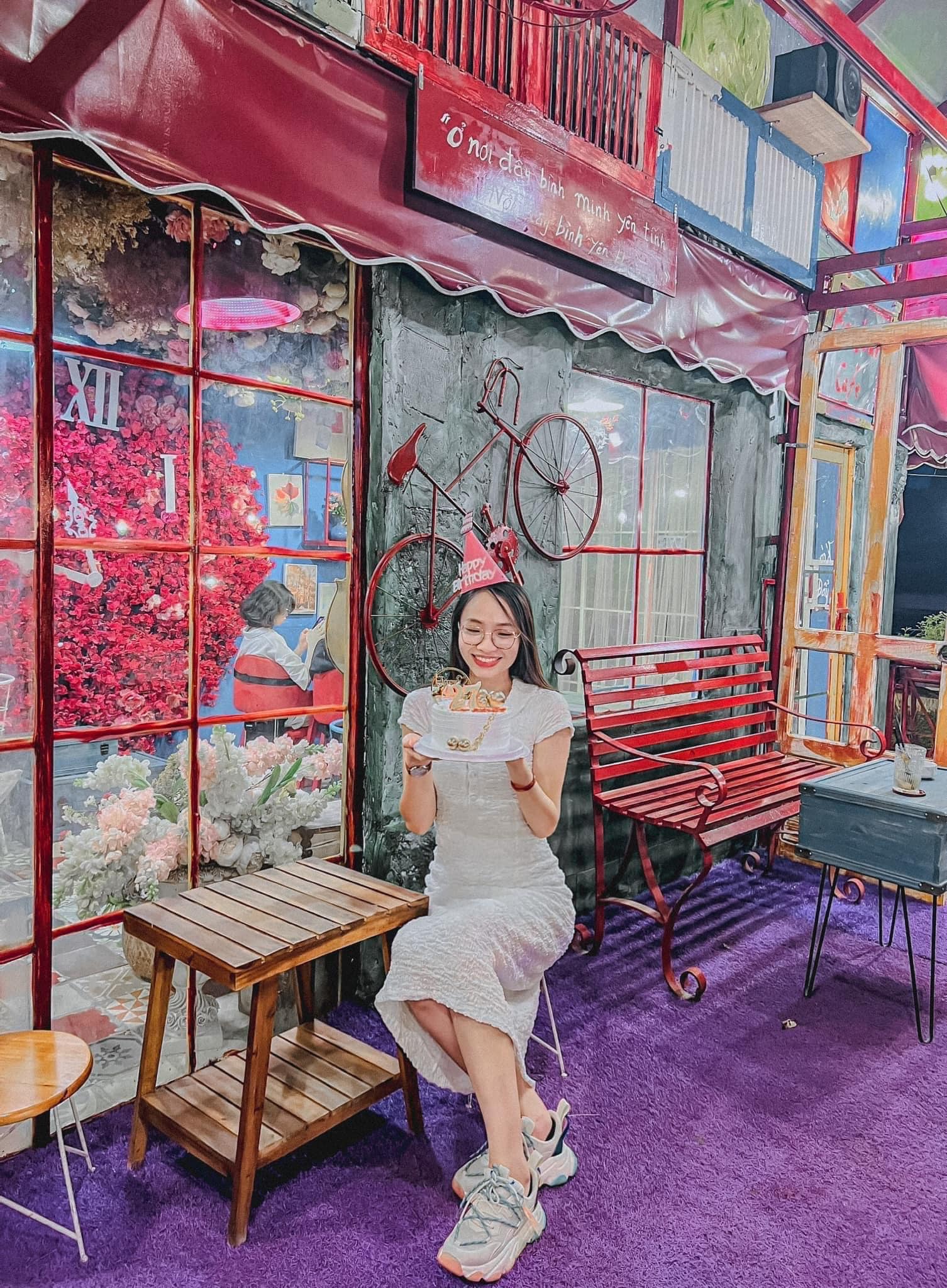 Góc chụp ảnh tại Bonjour Cafe The Art