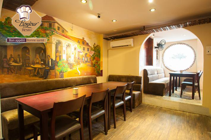 Phong cách trang trí tinh tế tại Bonjour Resto Sài Gòn chi nhánh 195B Hai Bà Trưng, Quận 3