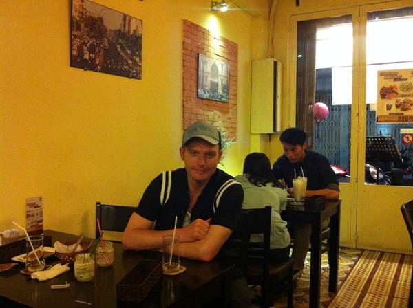 Ca sĩ Kyo York là khách hàng quen thuộc tại Bonjour Resto Sài Gòn