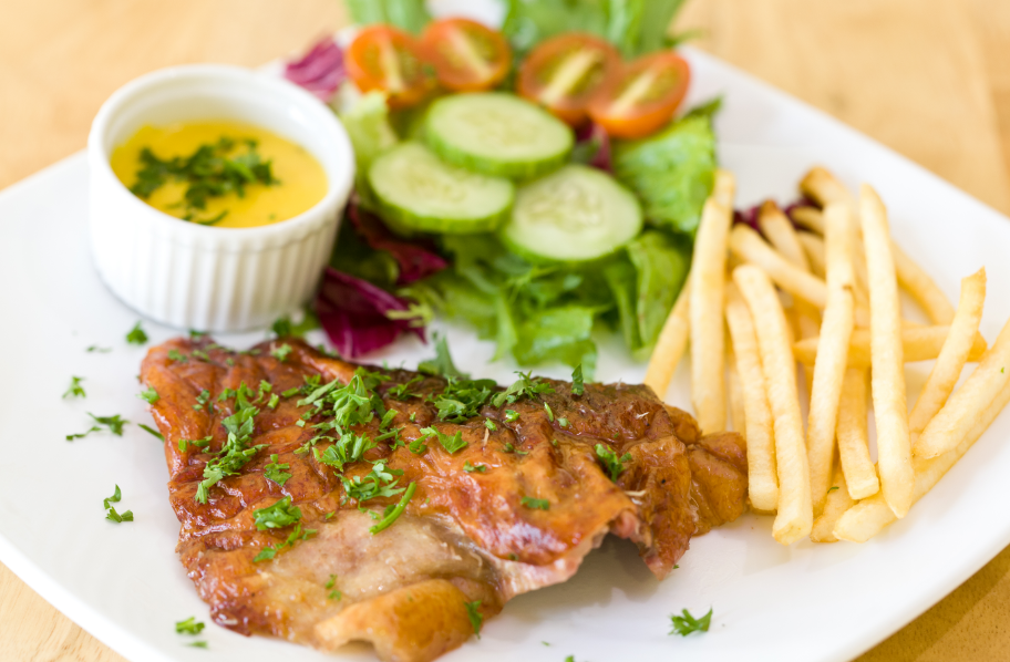 Món vịt quay rút xương sốt chanh dây tại Bonjour Resto Sài Gòn