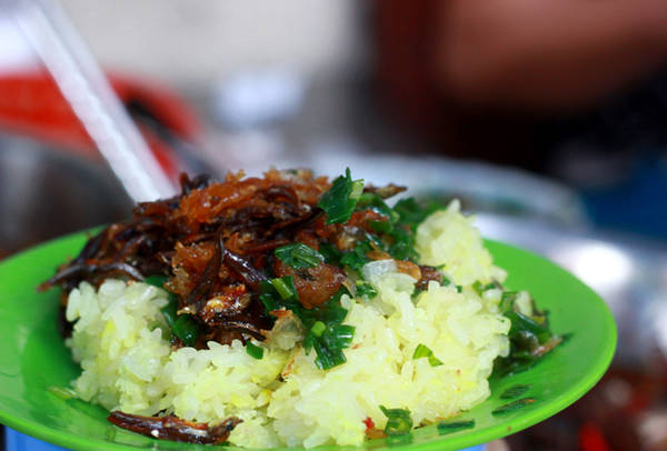 Đĩa xôi cá cơm giá rẻ thơm ngon khó cưỡng