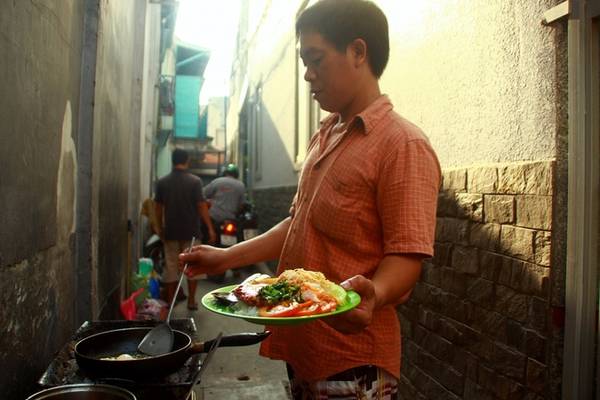Bữa sáng hẻm Sài Gòn với cơm tấm thơm ngon, khởi đầu ngày mới chắc bụng