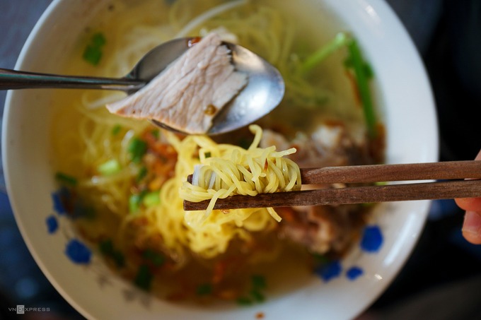 Bữa sáng trong hẻm Sài Gòn với các món hủ tiếu bánh canh