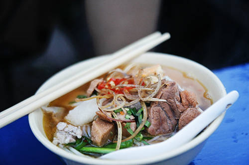 Giá một tô bún riêu tại chợ nổi Cái Răng