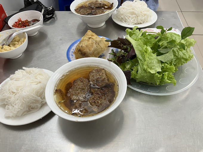 Bún chả ngon nổi tiếng tại Hương Liên