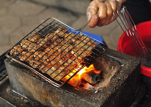 Bún chả nóng là món ăn đặc trưng, lâu đời của người Hà Nội. Ảnh: Hoàng Nhi