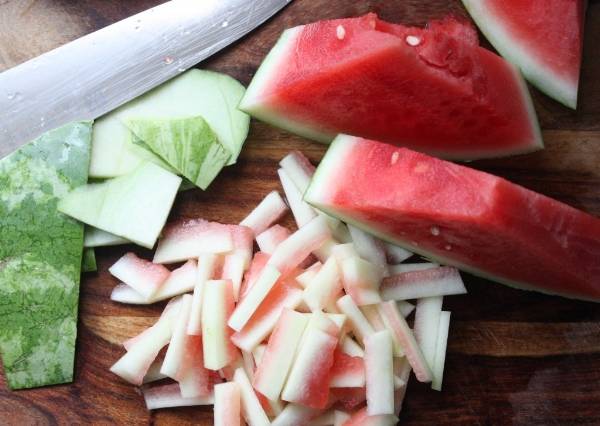 Cùi dưa hấu muối chua thanh mát Bắc Kinh