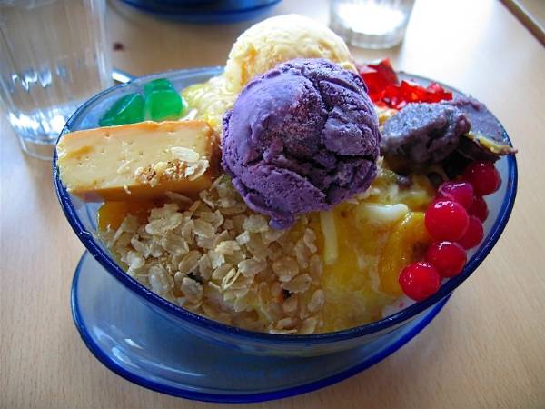 Chè Halo-Halo mát lạnh nhiều màu sắc