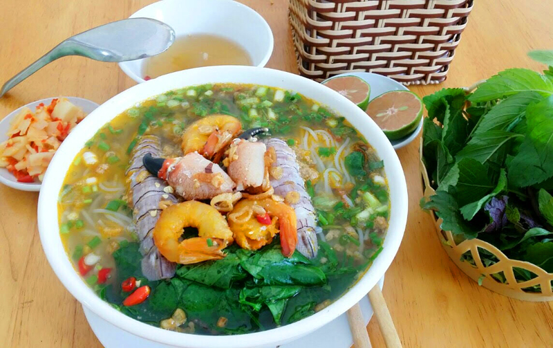 Bún cù kỳ Quảng Ninh ăn kèm măng muối ớt