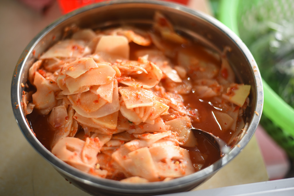 Măng muối ớt ăn kèm bún cù kỳ Quảng Ninh