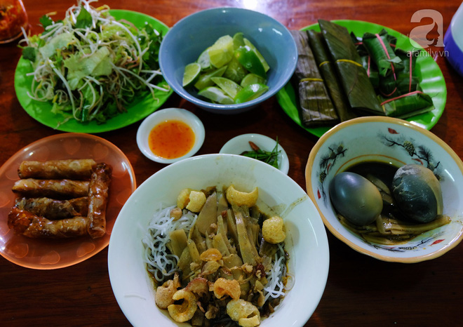 Bún cua thối – món đặc sản đầy thử thách của phố núi Pleiku, thách bạn nếm thử mà không bịt mũi?