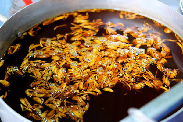 Hành phi dầu đậu nành.