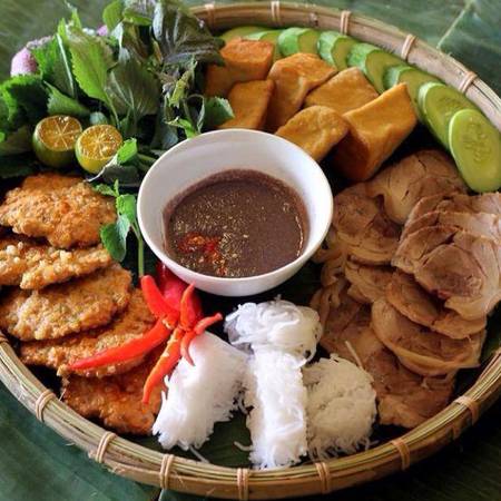 Mẹt bún đậu mắm tôm đầy đủ hương vị