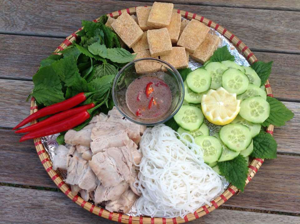 Trình bày bún đậu mắm tôm hấp dẫn