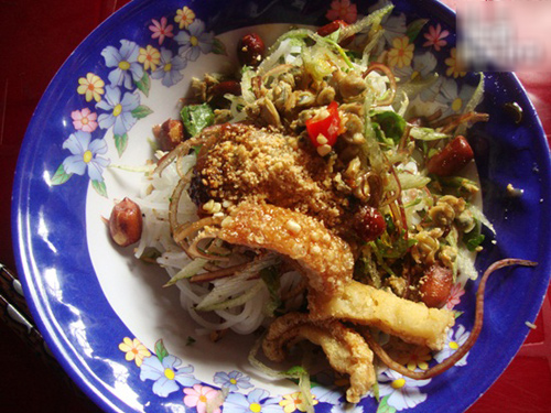 Ăn bún hến ở Huế