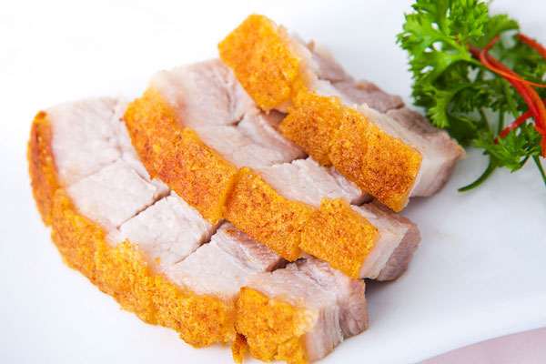 Heo quay thay thịt luộc trong bún mắm bà Đông Đà Nẵng