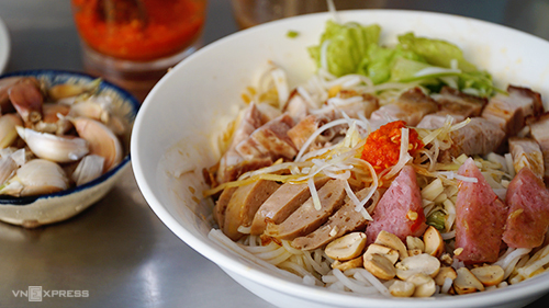 Món bún mắm bà Đông Đà Nẵng dân dã ăn mãi không ngán