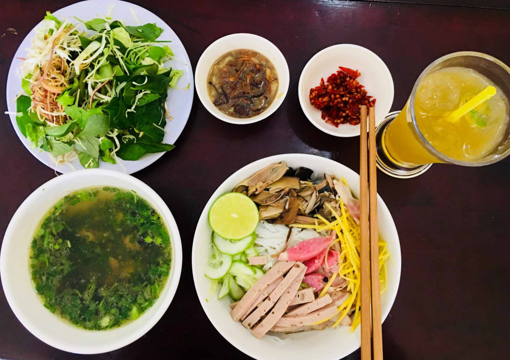 Đặc sản bún mắm nêm Huế