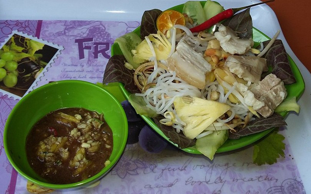 Chén mắm nêm pha chế kỳ công