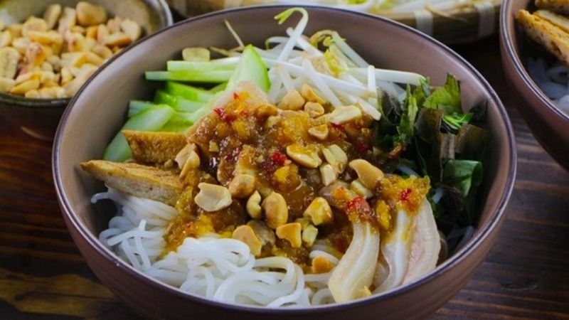 Hấp dẫn đĩa bún mắm nêm Huế