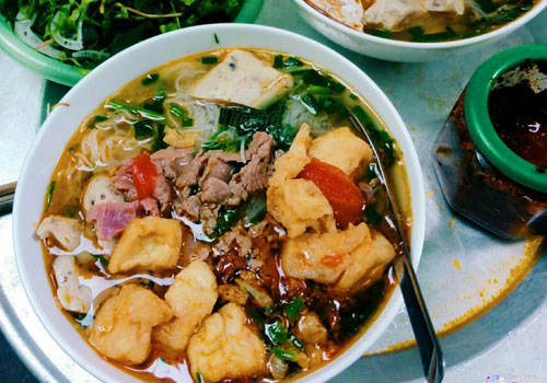 Bún riêu và cháo ếch chuẩn vị Singapore trên phố Lý Thường Kiệt