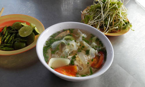 Du lịch Nha Trang thưởng thức bún sứa – món ăn mang đậm hương vị biển
