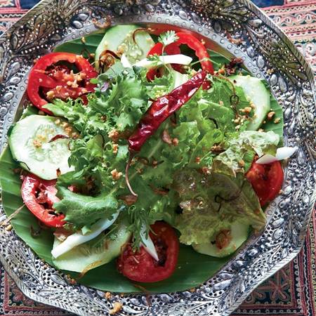 Salad đậu và hẹ chiên Lào
