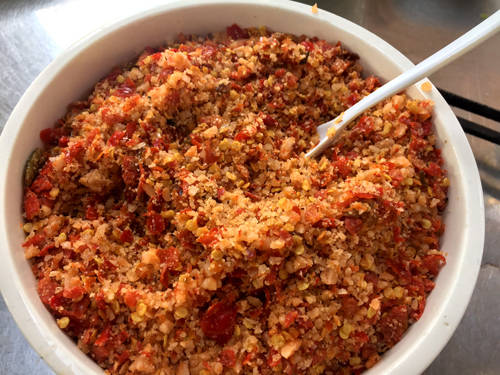 Muối ớt - loại gia vị dùng để chấm chính của bún Xiêm Lo. Ảnh: Thiên Chương