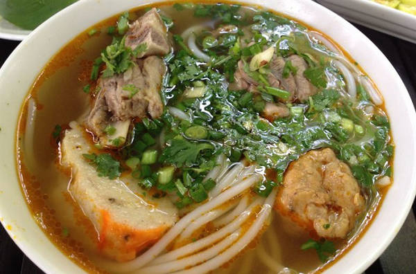 Quán bún bò Huế rùng rợn Quận 7 Sài Gòn
