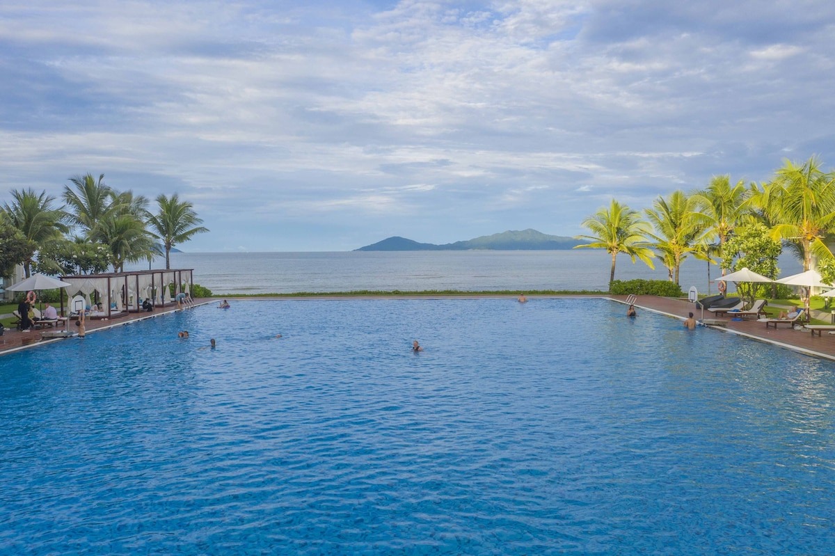 Bể bơi ngoài trời Renaissance Hội An Resort & Spa
