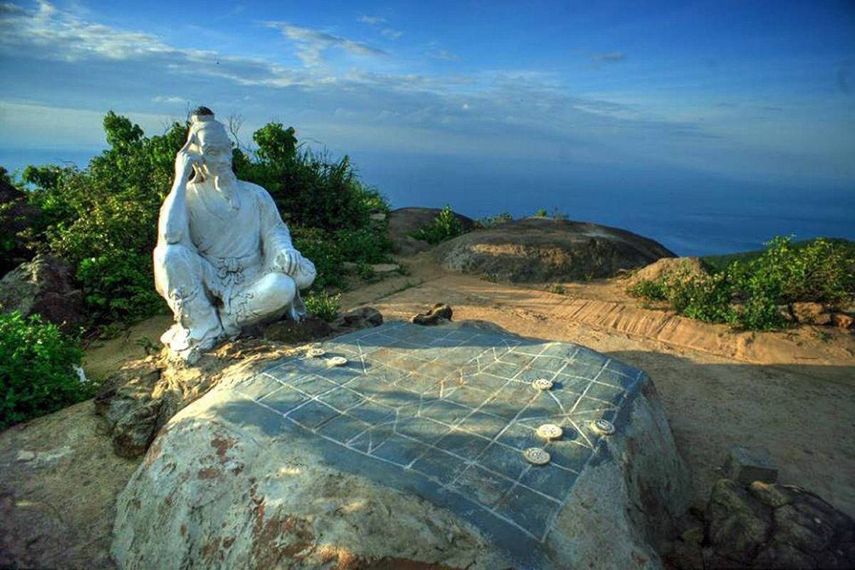 Đỉnh Bàn Cờ ngắm cảnh Đà Nẵng