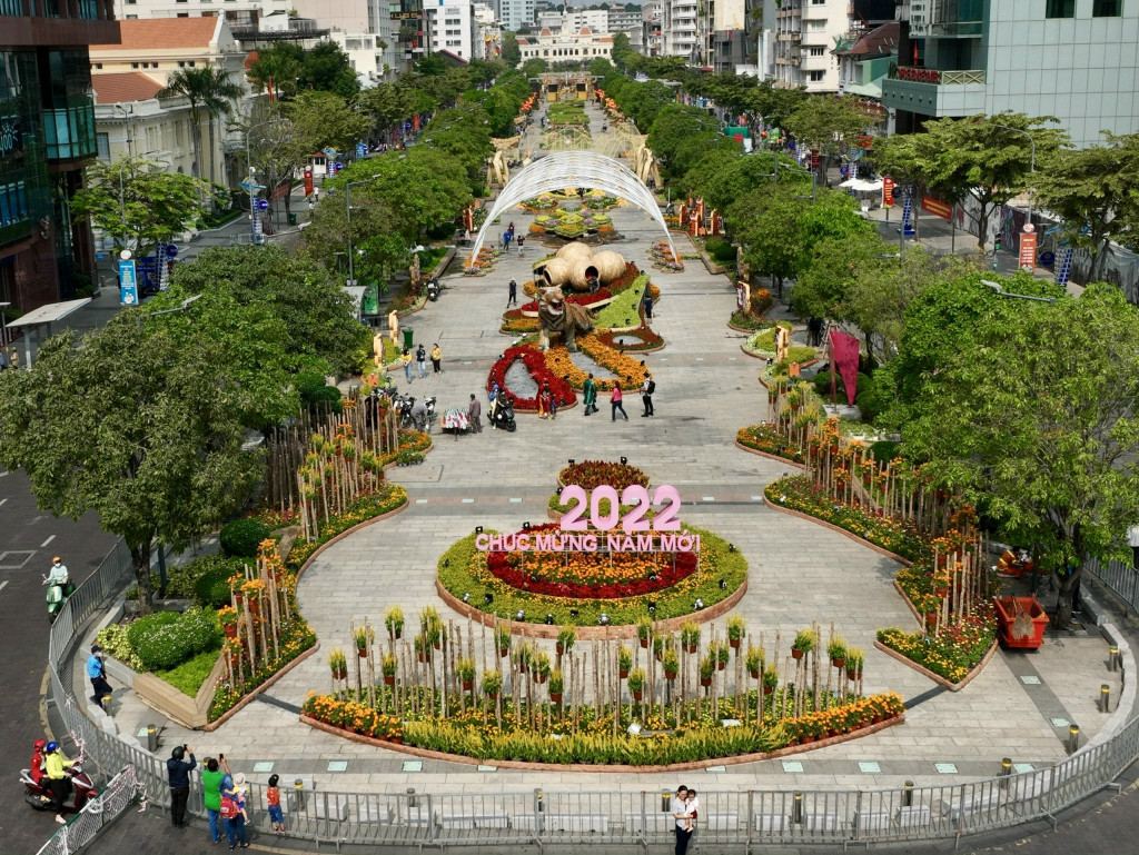 Đường hoa Nguyễn Huệ Tết 2022. Ảnh: Báo Thanh Niên