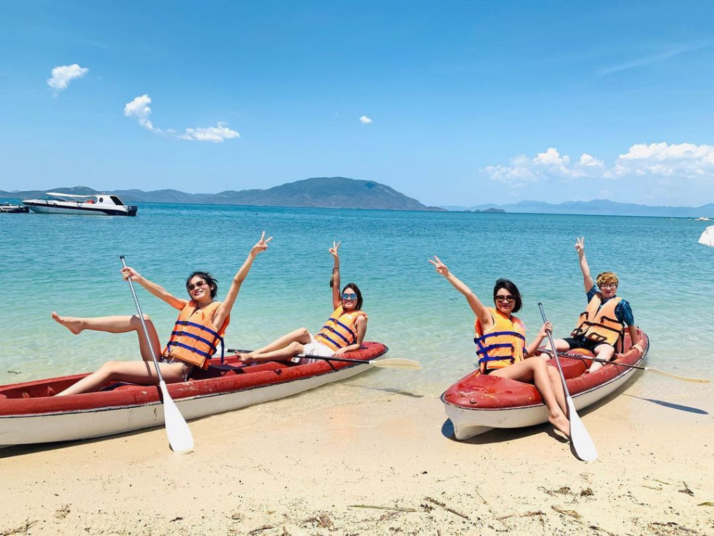 Chèo thuyền kayak tại đảo Điệp Sơn Nha Trang
