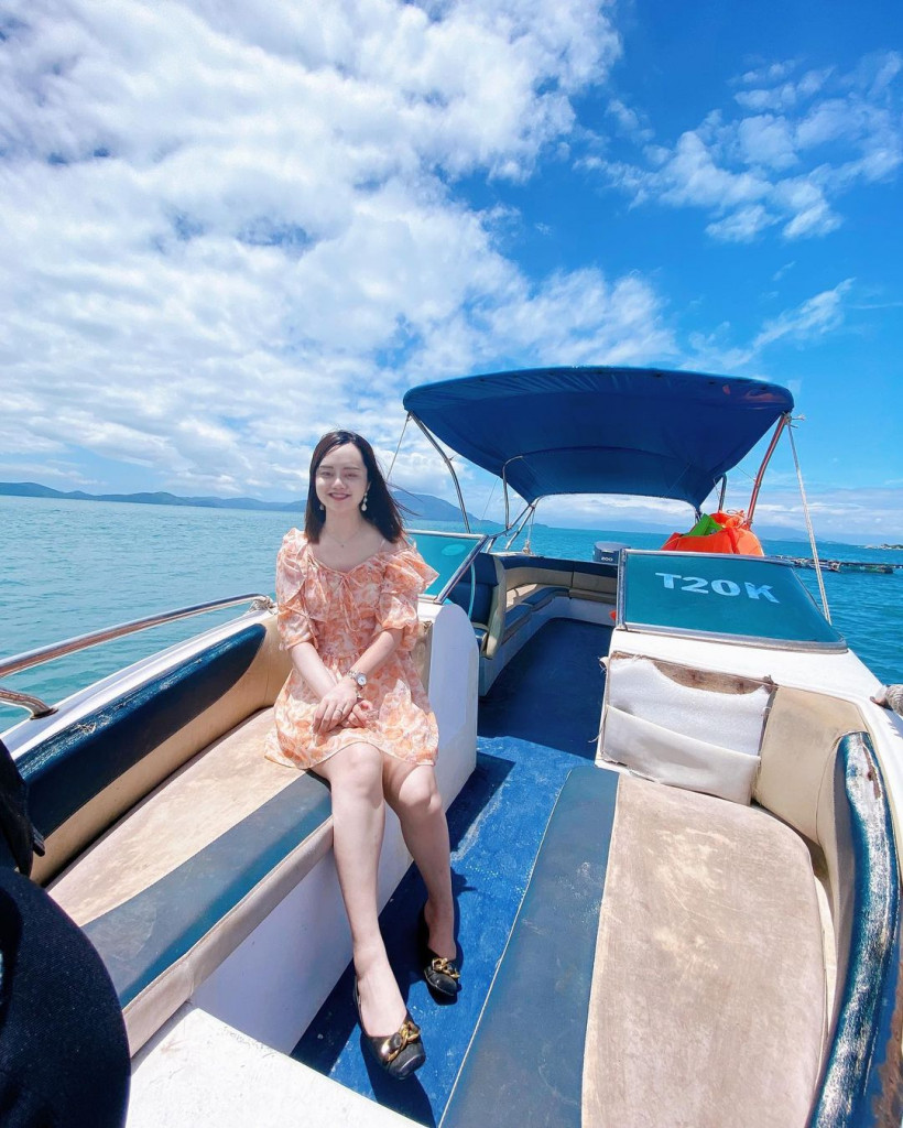 Đi cano ra đảo Điệp Sơn