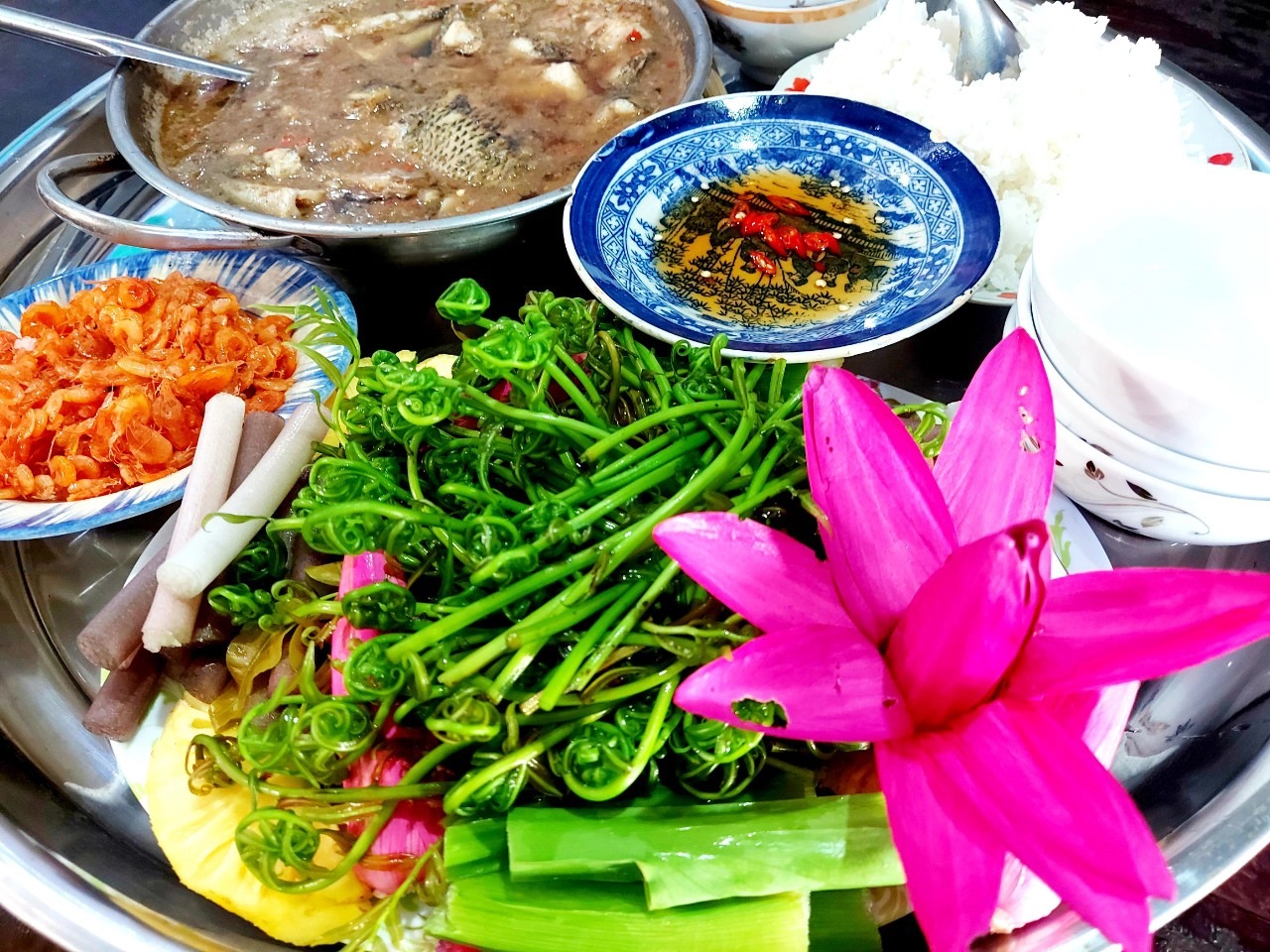 Đọt choại nhúng lẩu mắm Hậu Giang