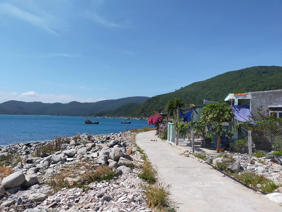 Ghe thuyền neo đậu tại đảo Bích Đầm Nha Trang