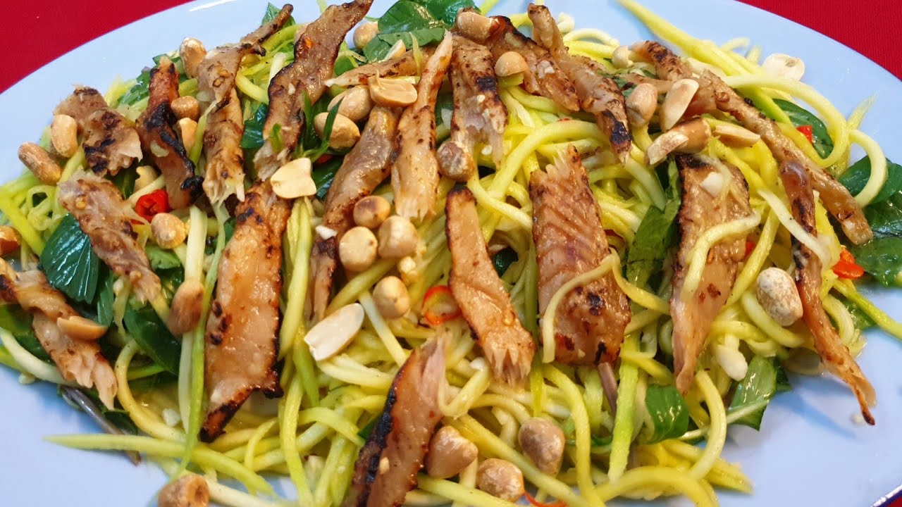Gỏi xoài trộn khô cá đặc sản Nam Du