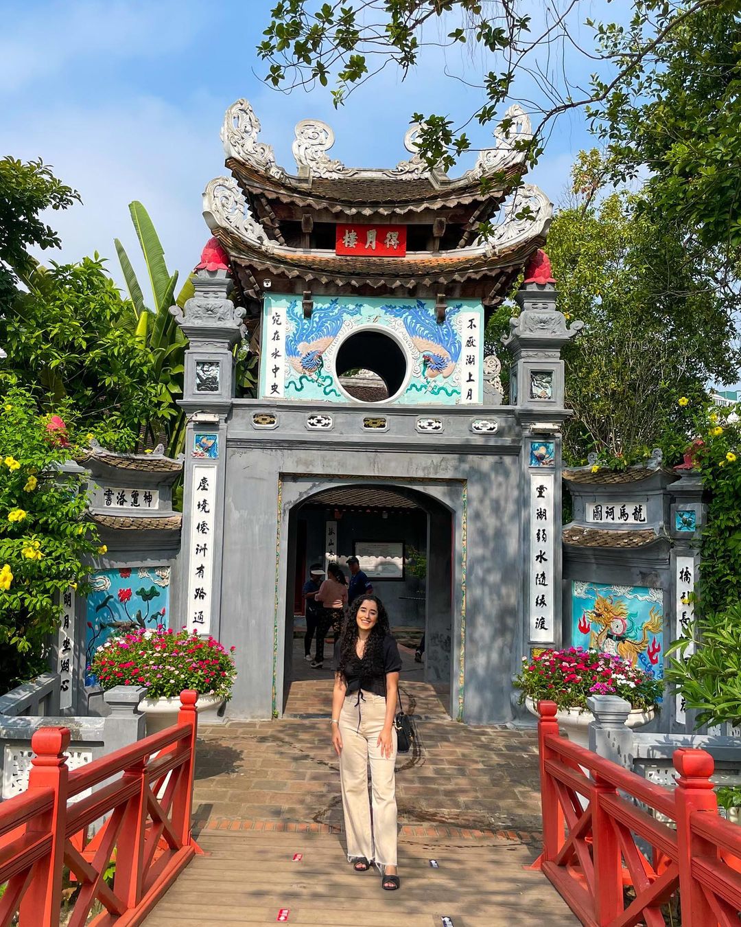 Đền Ngọc Sơn nằm trên đảo Ngọc của hồ Hoàn Kiếm ở Hà Nội. Ảnh: @maca.riosm