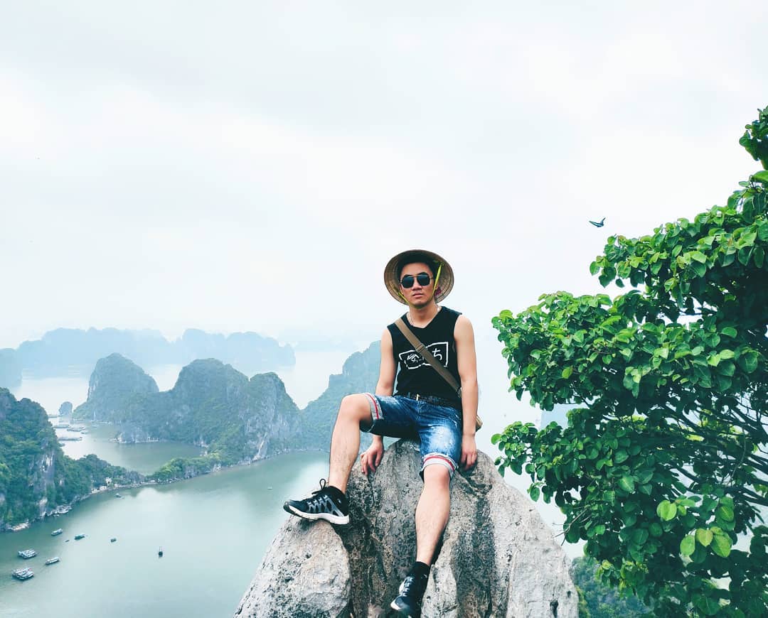 Toàn cảnh núi Bài Thơ